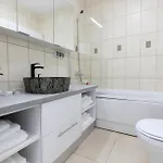 Obor Oasis --secured Parking Nearby --self Check-in-- 1min Metro Station