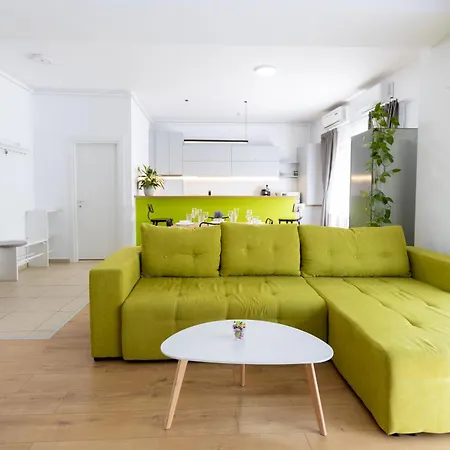 Obor Oasis --secured Parking Nearby --self Check-in-- 1min Metro Station דירה