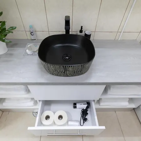 Obor Oasis --secured Parking Nearby --self Check-in-- 1min Metro Station * בוקרשט