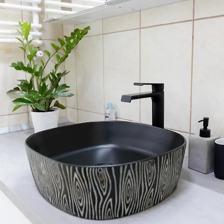 Apartamento Obor Oasis --secured Parking Nearby --self Check-in-- 1min Metro Station *