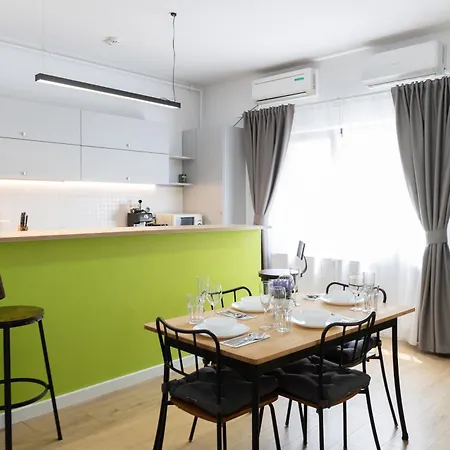 Obor Oasis --secured Parking Nearby --self Check-in-- 1min Metro Station * בוקרשט