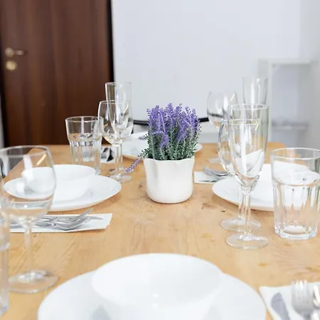 Obor Oasis --secured Parking Nearby --self Check-in-- 1min Metro Station