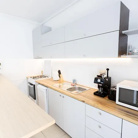 Obor Oasis --secured Parking Nearby --self Check-in-- 1min Metro Station Apartamento *