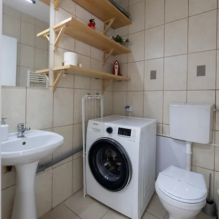 Obor Oasis --secured Parking Nearby --self Check-in-- 1min Metro Station