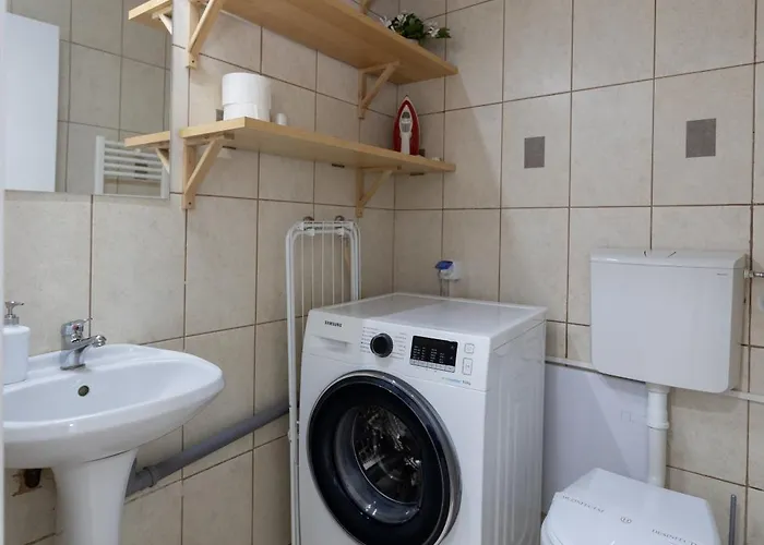 Obor Oasis --secured Parking Nearby --self Check-in-- 1min Metro Station