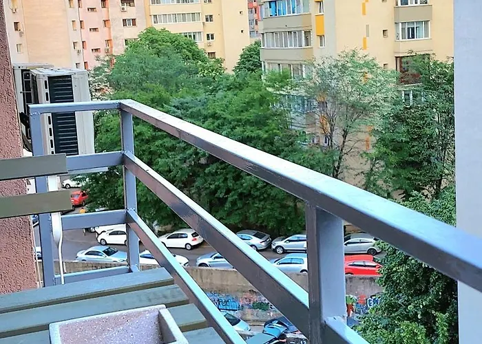 Obor Oasis --secured Parking Nearby --self Check-in-- 1min Metro Station Апартаменти