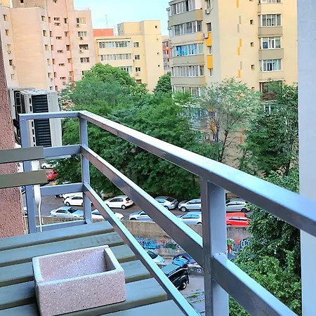 Obor Oasis --secured Parking Nearby --self Check-in-- 1min Metro Station Apartamento