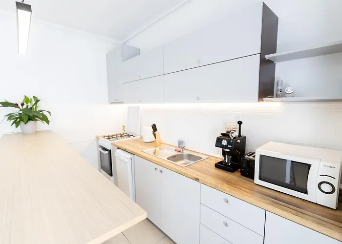 Obor Oasis --secured Parking Nearby --self Check-in-- 1min Metro Station Apartman *